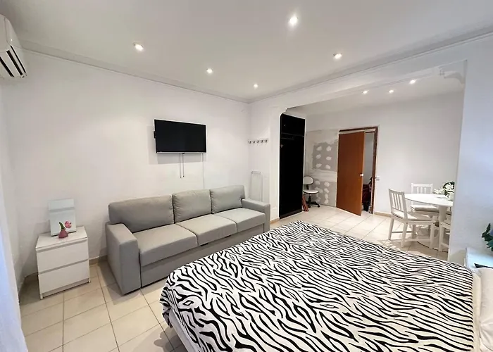 Consell De Cent Bed & Breakfast